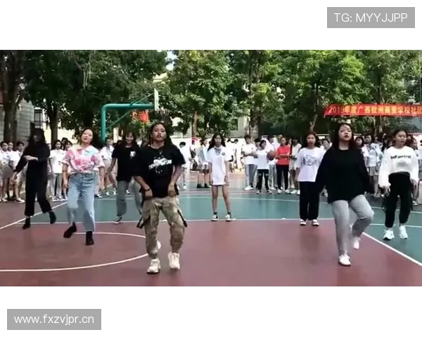 卢玉菲球场像头猛兽，街上却像拿着顶级信用卡随便逛的小姐，我这凡人看不懂